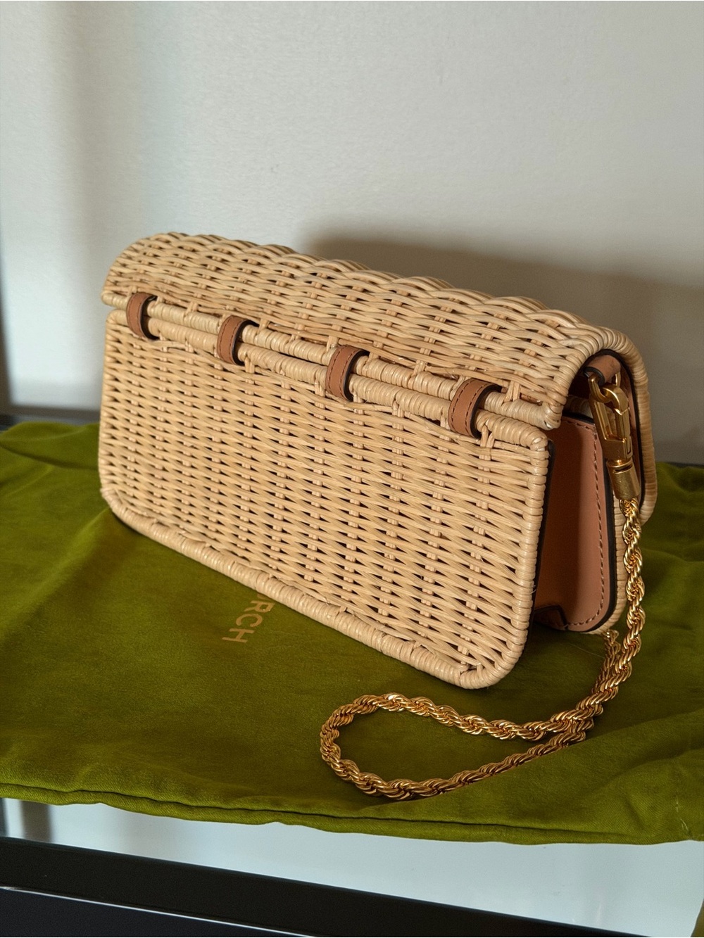Tory Burch Eleanor Wicker Clutch with Gold Chain - Picture 4 of 6
